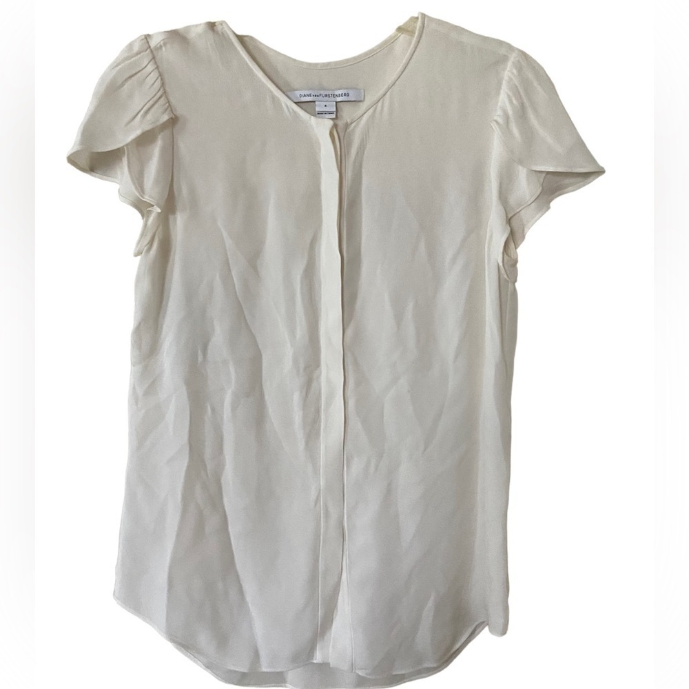 Diane Von Furstenberg cream short sleeve top size 4, 100% silk